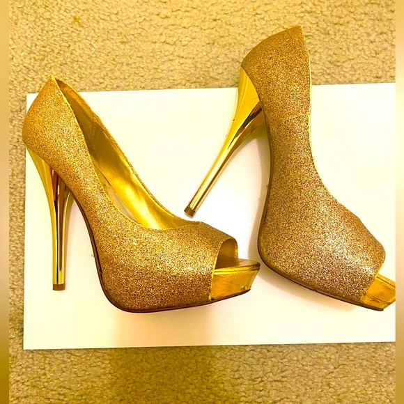 Shimmer Gold Stiletto size 8.5 M - Picture 2 of 7